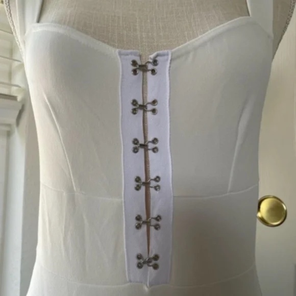 Boohoo | White Hook & Eye Sleeveless Corset Bodysuit, Size 6 - Picture 4 of 11